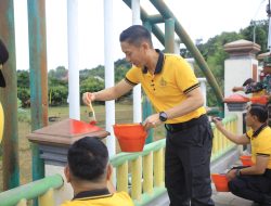 Dukung Program Jembatan Merah Putih Presisi, Polres Madiun Lakukan Kerja Bakti Massal di Jembatan Kresek